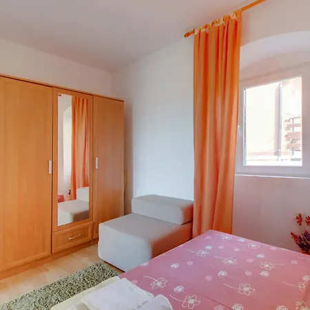 Apartment With A Parking Space Mali Losinj