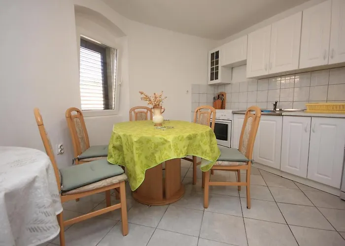 Apartment With A Parking Space Mali Losinj