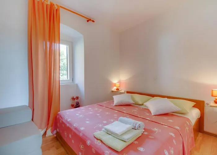 Apartment With A Parking Space Mali Losinj